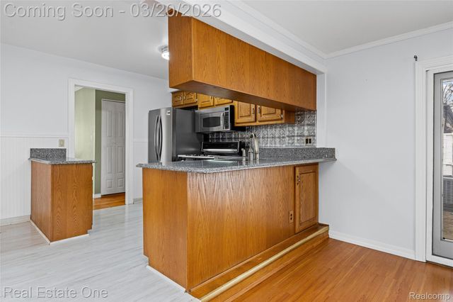 22327 Gordon Road, St. Clair Shores, MI 48081