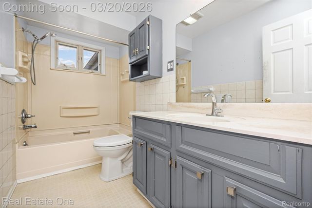 22327 Gordon Road, St. Clair Shores, MI 48081