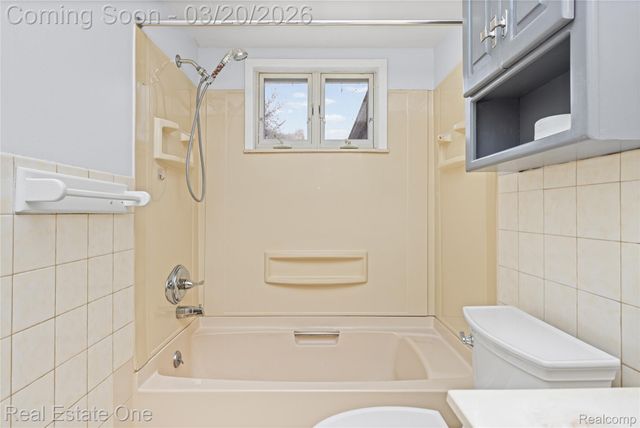 22327 Gordon Road, St. Clair Shores, MI 48081