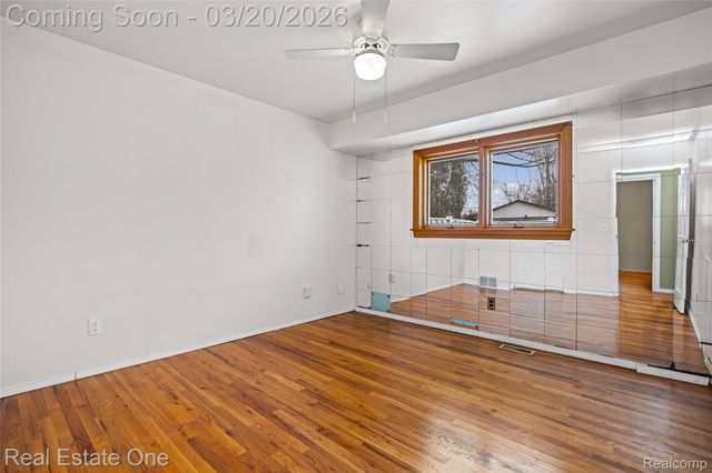 22327 Gordon Road, St. Clair Shores, MI 48081