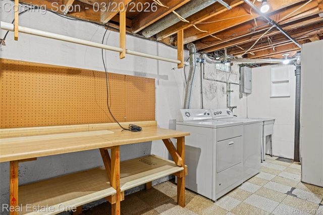 22327 Gordon Road, St. Clair Shores, MI 48081