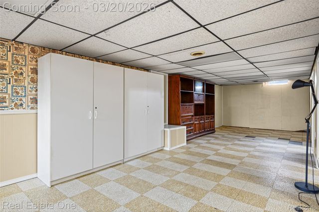 22327 Gordon Road, St. Clair Shores, MI 48081