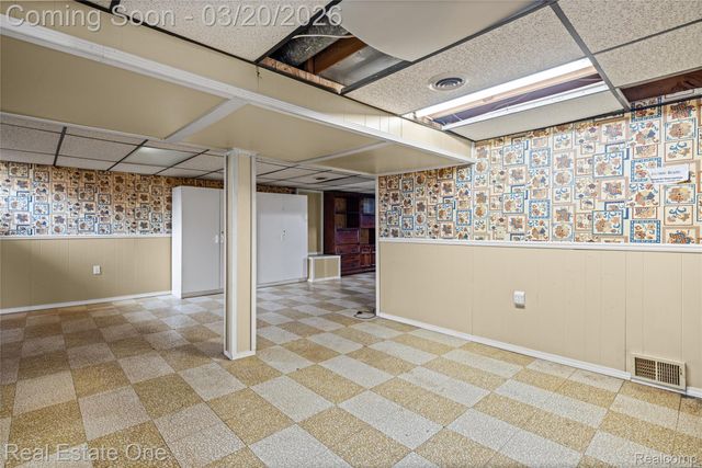 22327 Gordon Road, St. Clair Shores, MI 48081