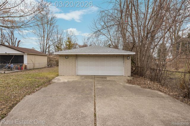 22327 Gordon Road, St. Clair Shores, MI 48081