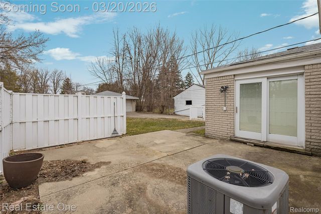22327 Gordon Road, St. Clair Shores, MI 48081