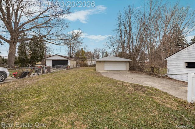 22327 Gordon Road, St. Clair Shores, MI 48081