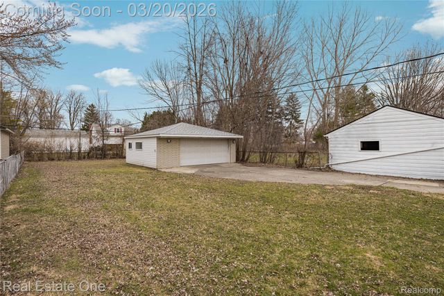 22327 Gordon Road, St. Clair Shores, MI 48081