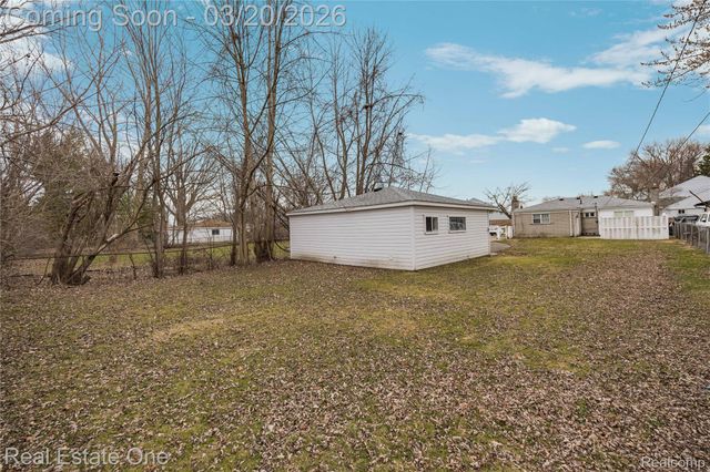 22327 Gordon Road, St. Clair Shores, MI 48081
