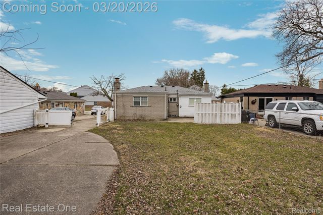 22327 Gordon Road, St. Clair Shores, MI 48081