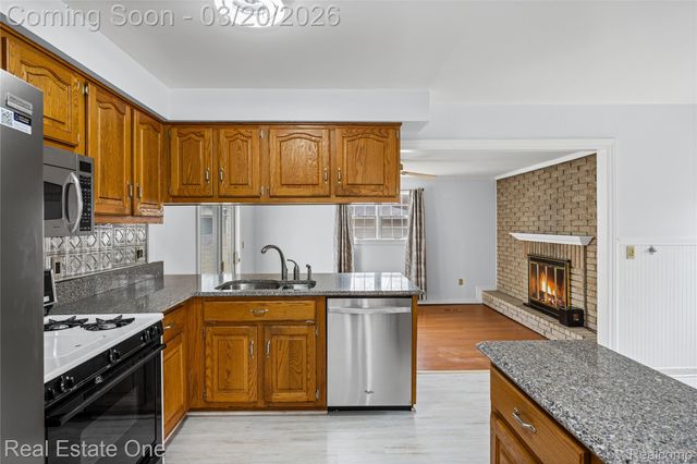 22327 Gordon Road, St. Clair Shores, MI 48081