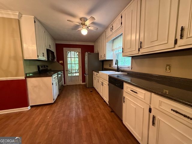 227 W Lakeview Drive, Lagrange, GA 30240