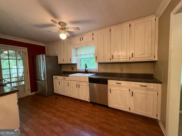 227 W Lakeview Drive, Lagrange, GA 30240