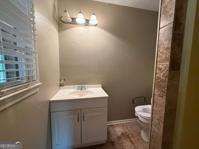 227 W Lakeview Drive, Lagrange, GA 30240