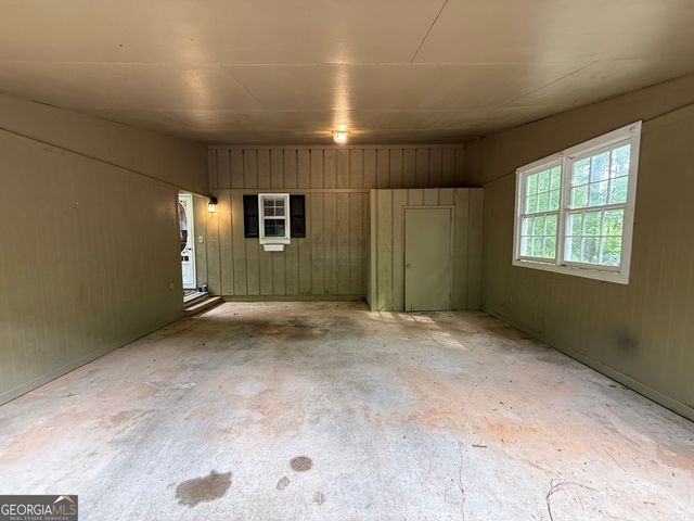 227 W Lakeview Drive, Lagrange, GA 30240