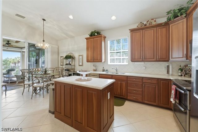 4945 Shaker Heights Ct CT 202, Naples, FL 34112