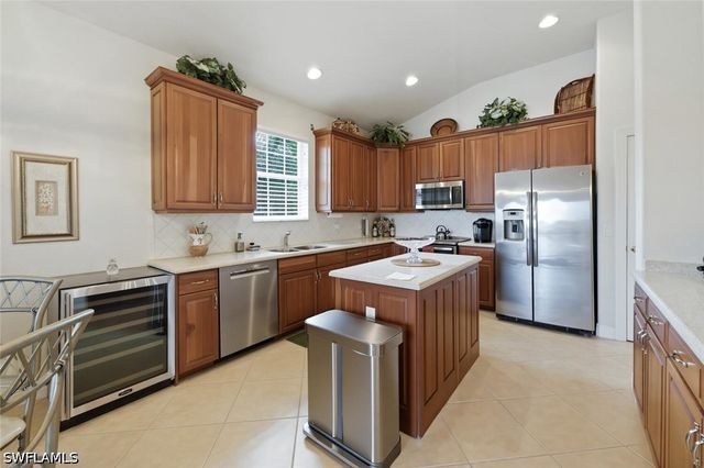 4945 Shaker Heights Ct CT 202, Naples, FL 34112