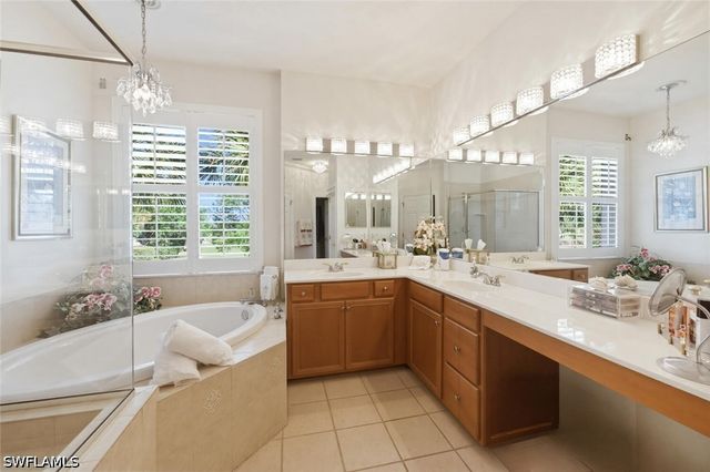 4945 Shaker Heights Ct CT 202, Naples, FL 34112