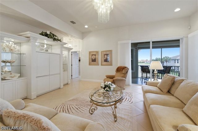 4945 Shaker Heights Ct CT 202, Naples, FL 34112