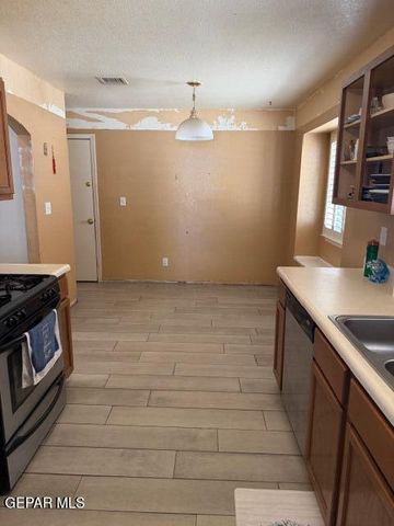 14249 DESERT SAGE Drive, Horizon City, TX 79928