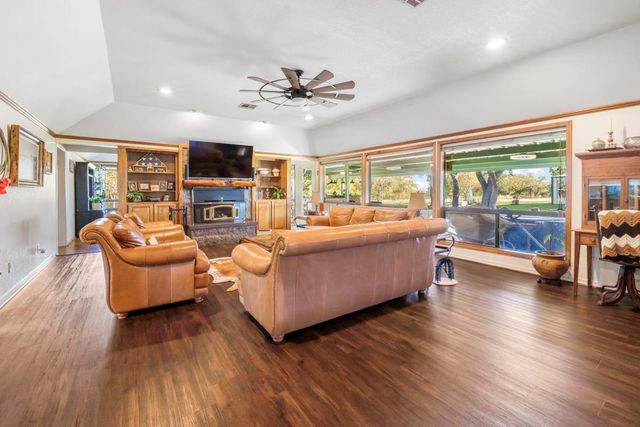 664 County Road 300, Hamilton, TX 76531