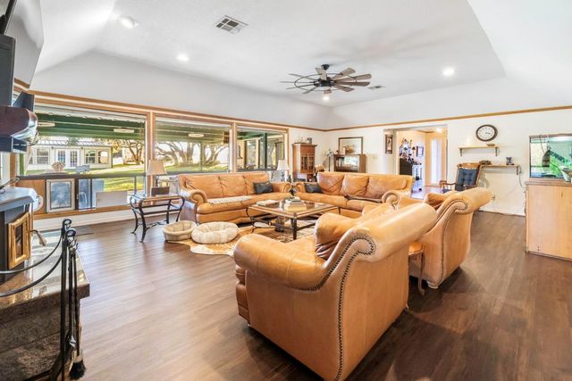 664 County Road 300, Hamilton, TX 76531