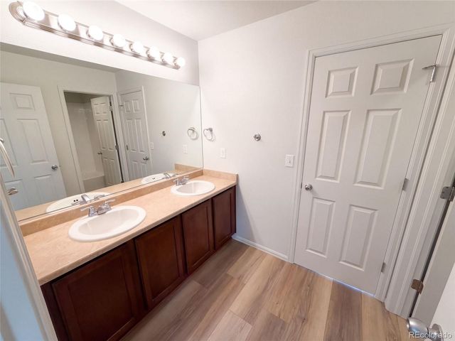 5406 S Fultondale Way, Aurora, CO 80016