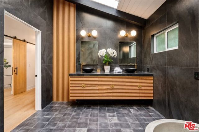 5439 Gentry Avenue, Valley Village, CA 91607