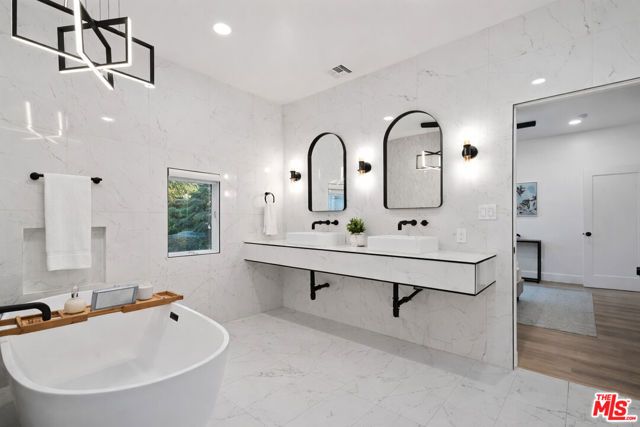 5439 Gentry Avenue, Valley Village, CA 91607