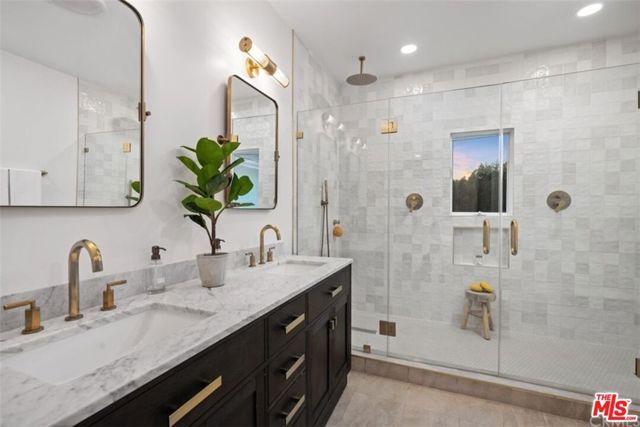 5439 Gentry Avenue, Valley Village, CA 91607