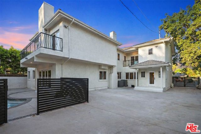 5439 Gentry Avenue, Valley Village, CA 91607