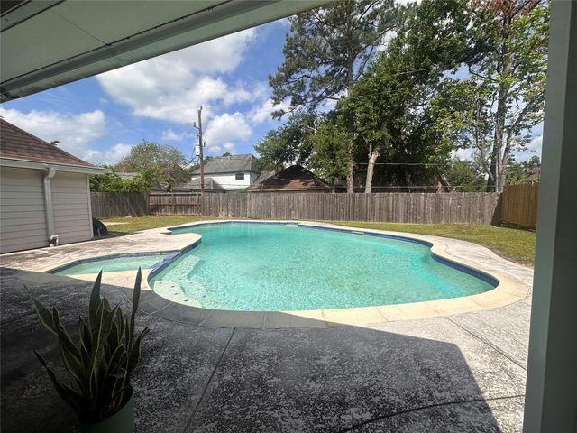 3502 Aspen Bend Drive, Houston, TX 77068