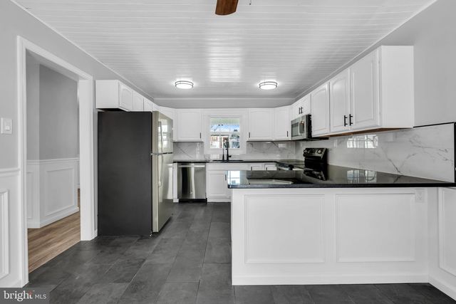 100 EVERGREEN DR, Willingboro, NJ 08046