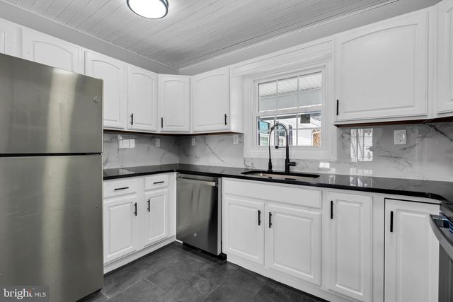 100 EVERGREEN DR, Willingboro, NJ 08046