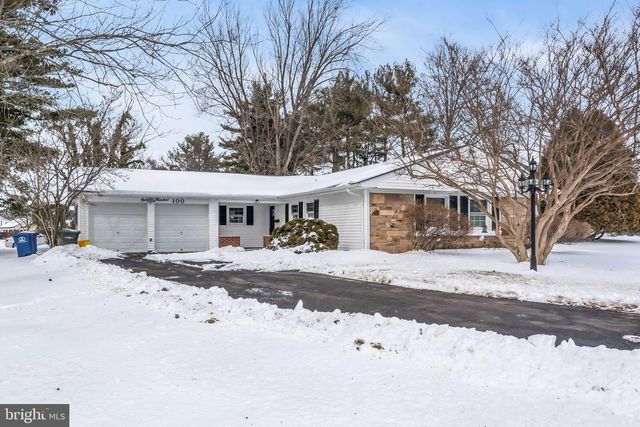 100 EVERGREEN DR, Willingboro, NJ 08046