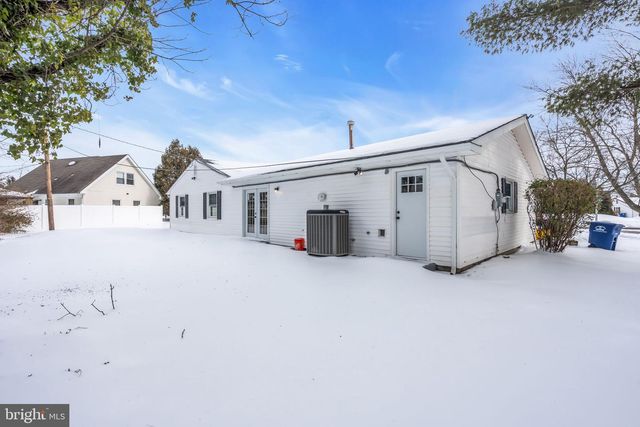 100 EVERGREEN DR, Willingboro, NJ 08046