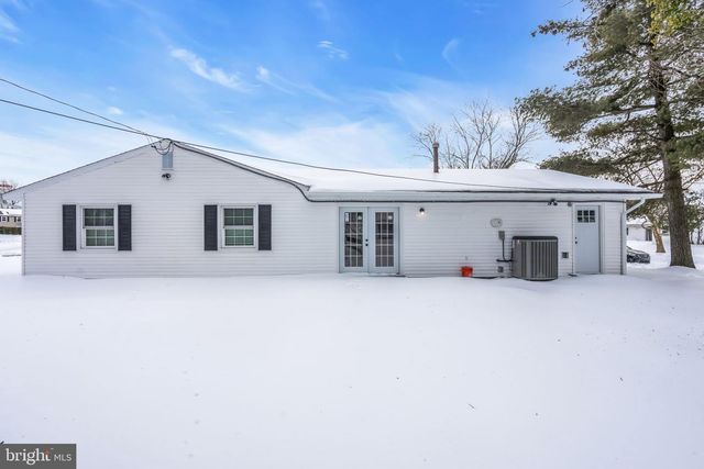 100 EVERGREEN DR, Willingboro, NJ 08046