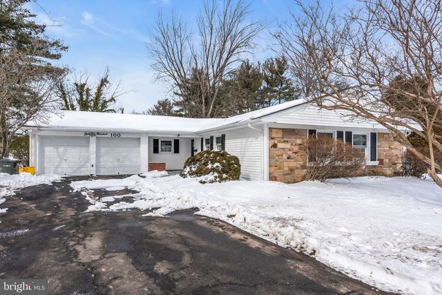 100 EVERGREEN DR, Willingboro, NJ 08046