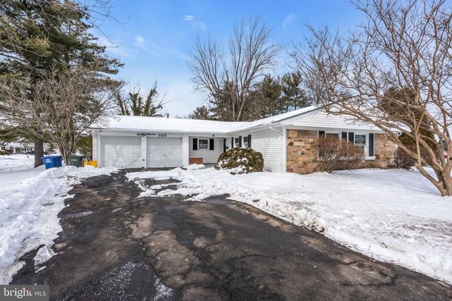 100 EVERGREEN DR, Willingboro, NJ 08046