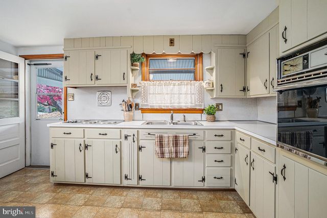 2390 OLD ROUTE 100, Barto, PA 19504