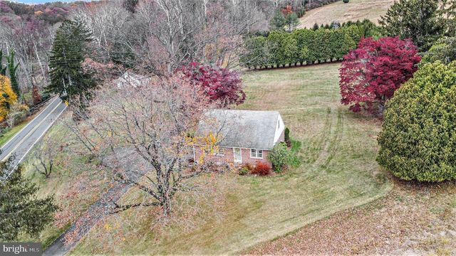 2390 OLD ROUTE 100, Barto, PA 19504