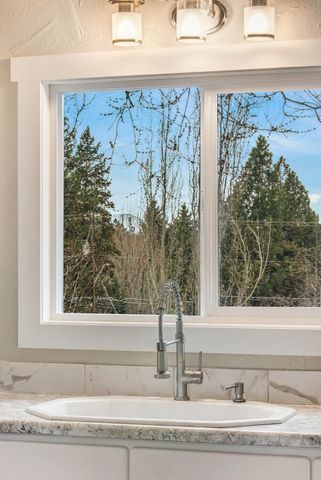 1363 NE Bear Creek Road, Bend, OR 97701