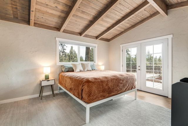 1363 NE Bear Creek Road, Bend, OR 97701