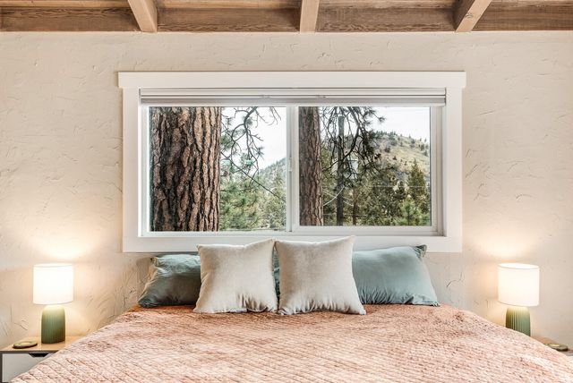 1363 NE Bear Creek Road, Bend, OR 97701