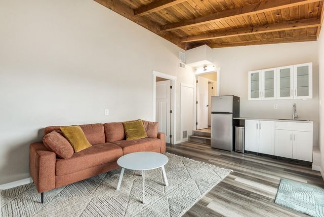 1363 NE Bear Creek Road, Bend, OR 97701