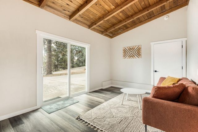 1363 NE Bear Creek Road, Bend, OR 97701