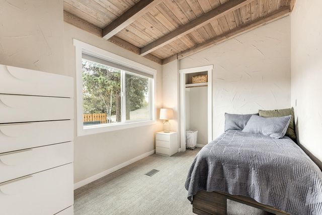 1363 NE Bear Creek Road, Bend, OR 97701