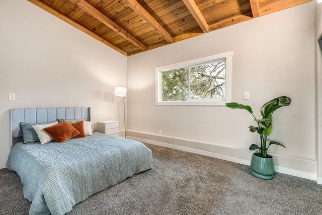 1363 NE Bear Creek Road, Bend, OR 97701