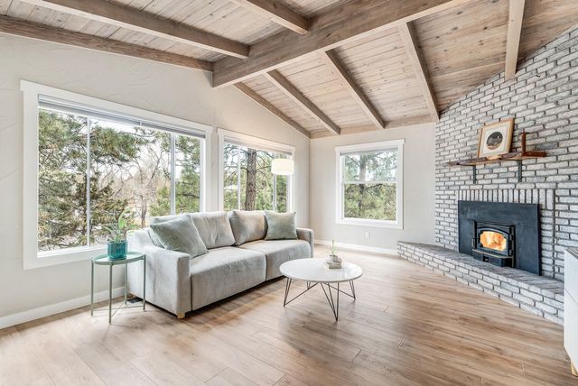 1363 NE Bear Creek Road, Bend, OR 97701