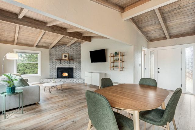 1363 NE Bear Creek Road, Bend, OR 97701