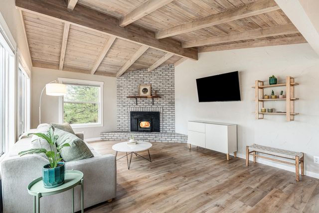 1363 NE Bear Creek Road, Bend, OR 97701